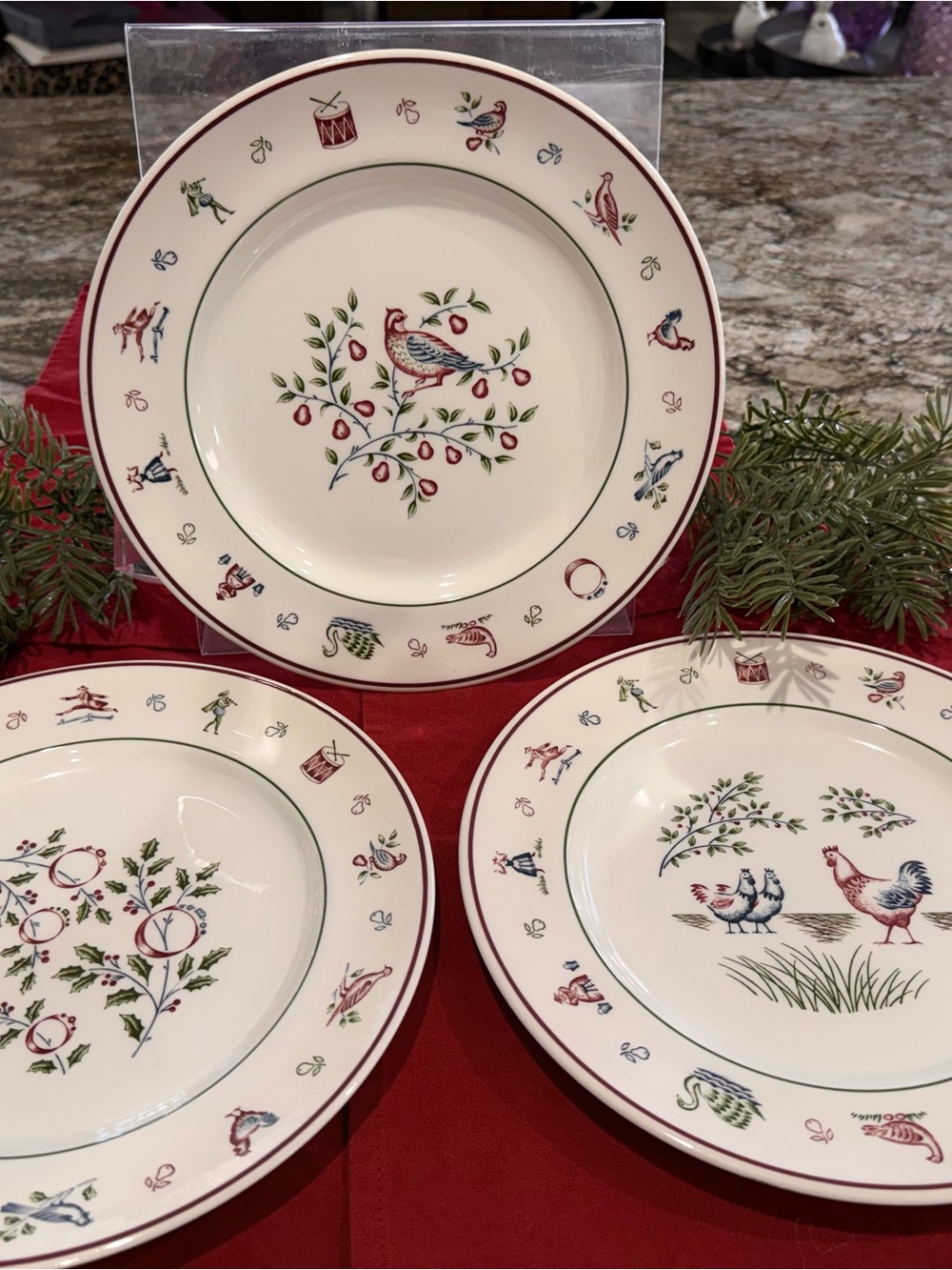 Johnson Brothers TWELVE DAYS OF CHRISTMAS porcelain dinner plates. - Picture 2 of 7